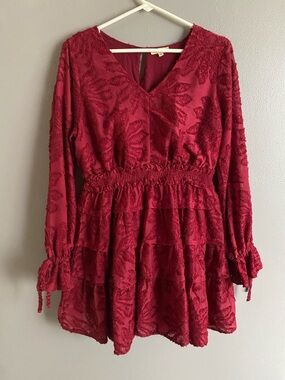 Textured Burgundy V-Neck Tiered Mini Dress size small